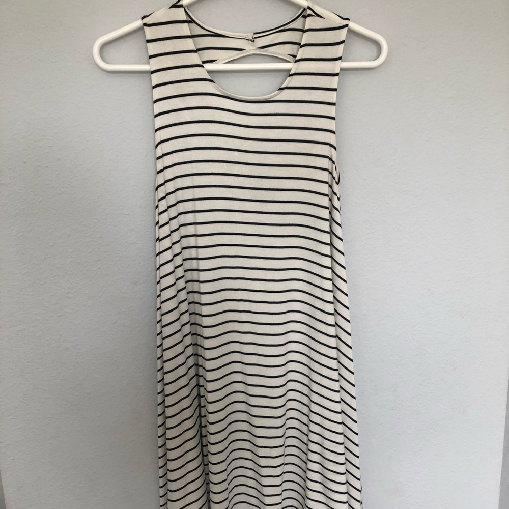 American Eagle flowy white dress w/ black stripe